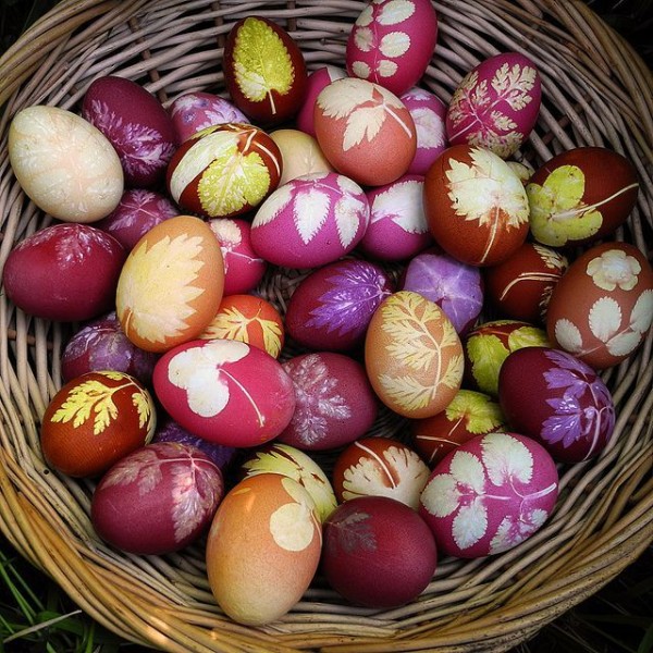 A basket full of naturally dyed rouge eggs– Easter Basket and Eggs Ideas for Decorations in Many Colors