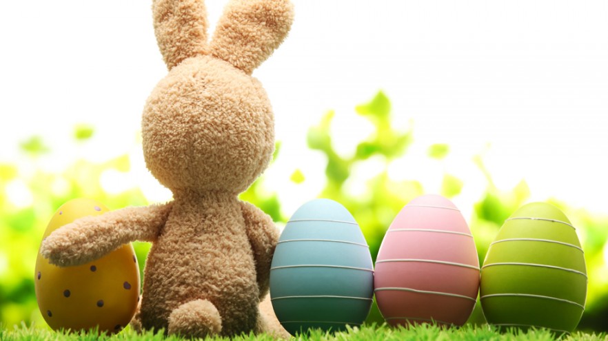 Easter-basket-and-eggs-ideas-for-decorations-in-many-colors