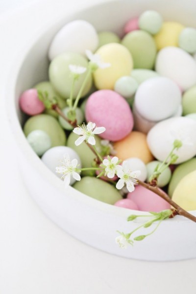Easter eggs in pale nuances– Easter Basket and Eggs Ideas for Decorations in Many Colors