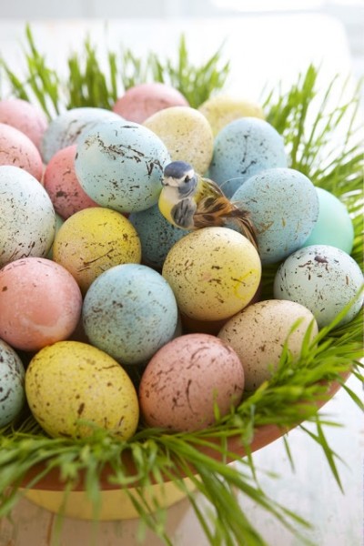 Fresh spring basket with speckled Easter eggs– Easter Basket and Eggs Ideas for Decorations in Many Colors
