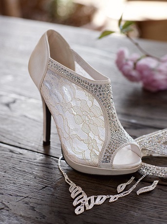 توری کفش عروس